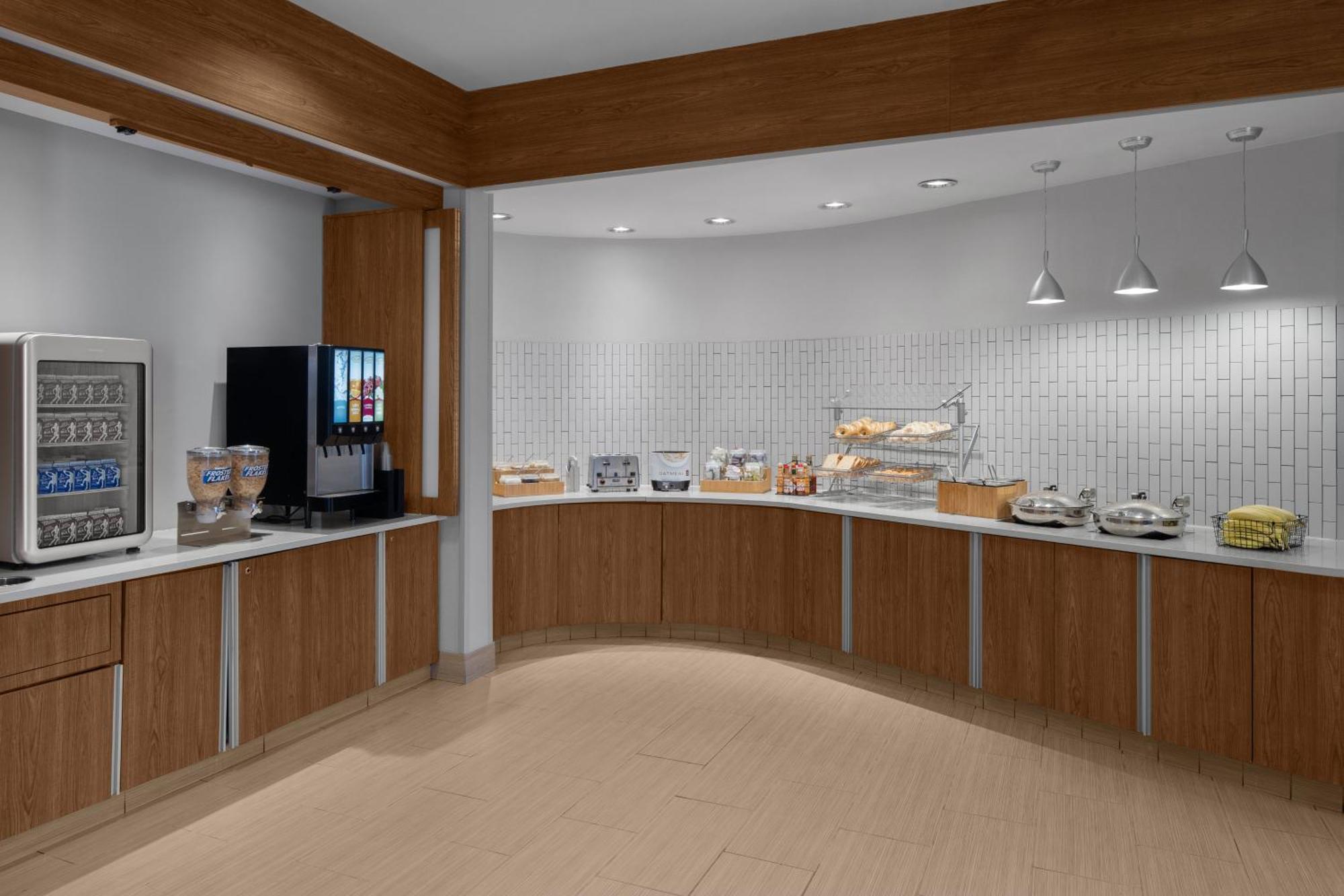 Springhill Intercontinental Airport 3*