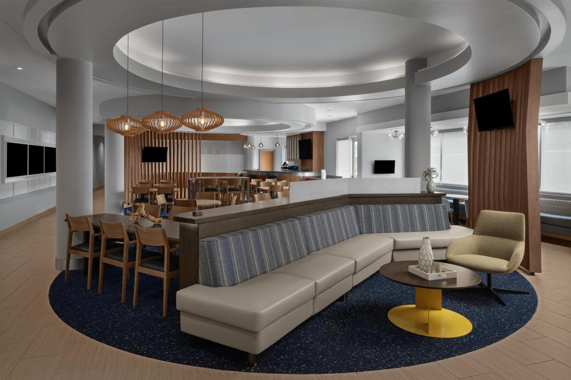 Springhill Intercontinental Airport 3*