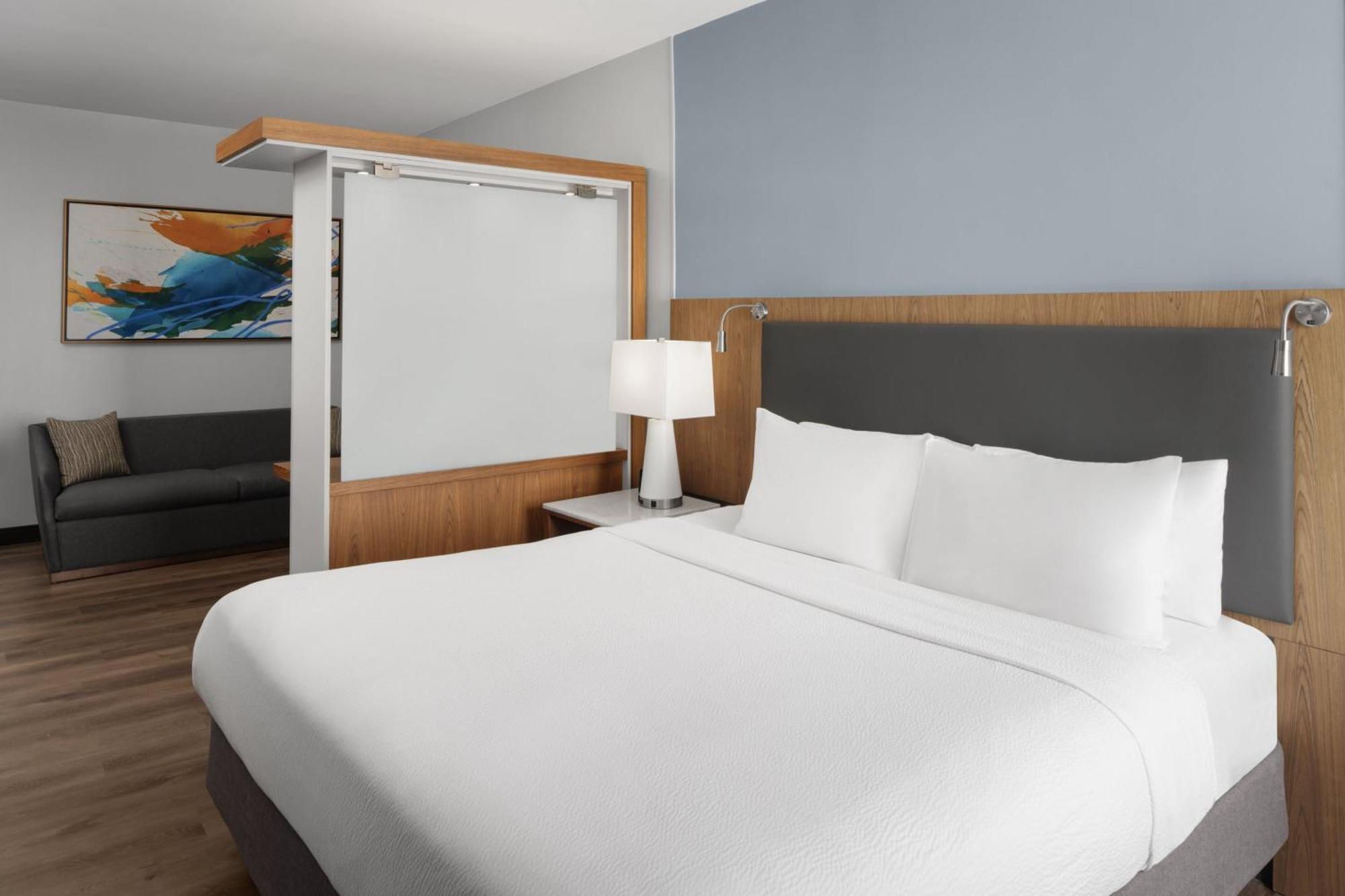 Springhill Intercontinental Airport Hotel 3*