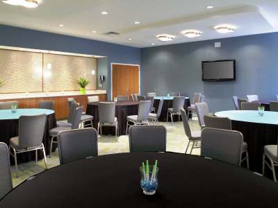 Springhill Intercontinental Airport 3*