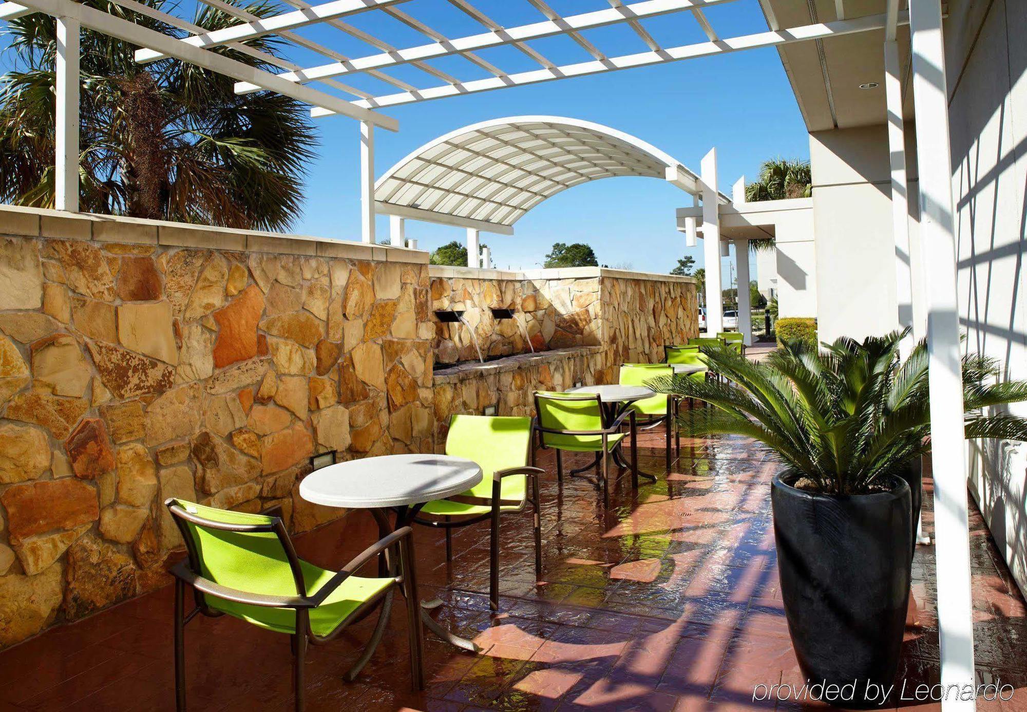 Springhill Intercontinental Airport 3*