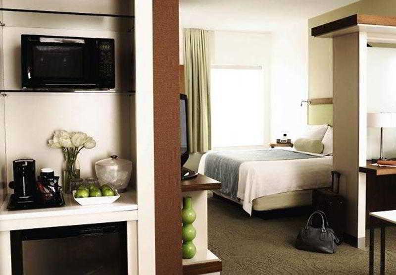 Hotel Springhill Intercontinental Airport 3*