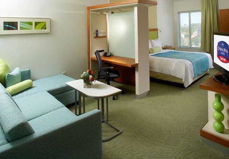 Hotel Springhill Intercontinental Airport 3*